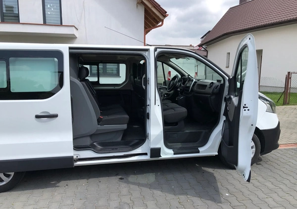 Renault Trafic cena 59500 przebieg: 197000, rok produkcji 2017 z Ciechanowiec małe 254